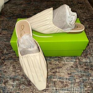 Sam Edelman cream flat square toe shoe size 8